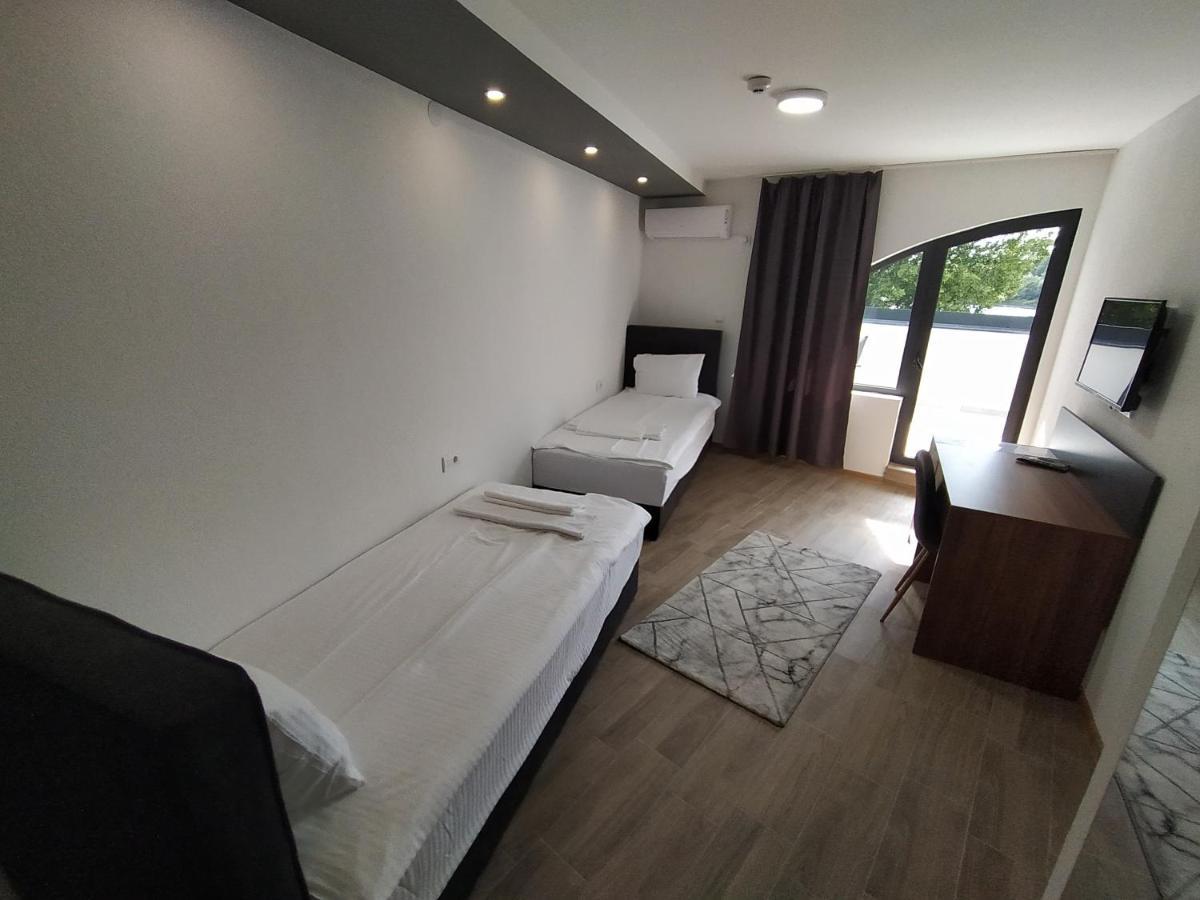 Hotel Prenociste Srebrno Jezero Veliko Gradište Exterior foto