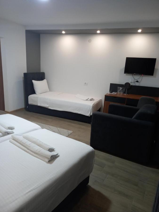 Hotel Prenociste Srebrno Jezero Veliko Gradište Exterior foto